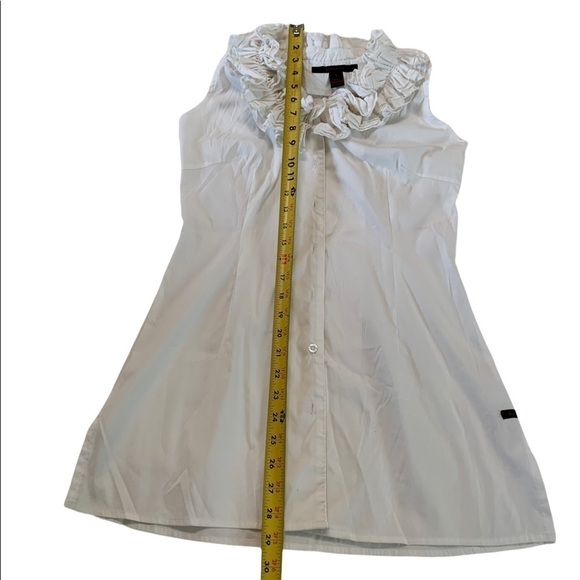 Kisses & Co. White Sleeveless Button Down Ruffle Neck Collar Size Small - Picture 7 of 16
